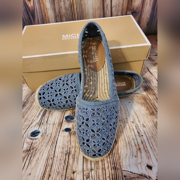 Michael Michael Kors Darci Slip On - Picture 4 of 9